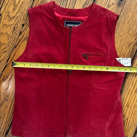 VINTAGE AND NWT🤩 SAGUARO WEST RED WOMENS SUEDE VEST WITH ZIPPER CLOSURE - Picture 6 of 10